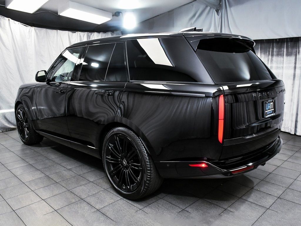 2023 Land Rover Range Rover SE photo 2