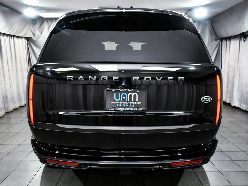 2023 Land Rover Range Rover SE photo 3