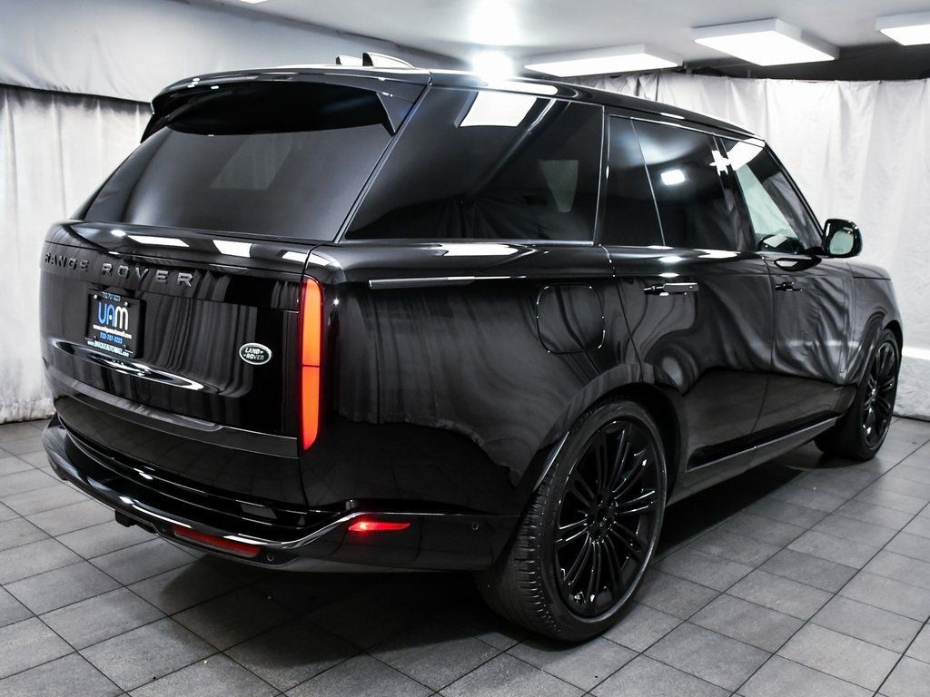 2023 Land Rover Range Rover SE photo 4