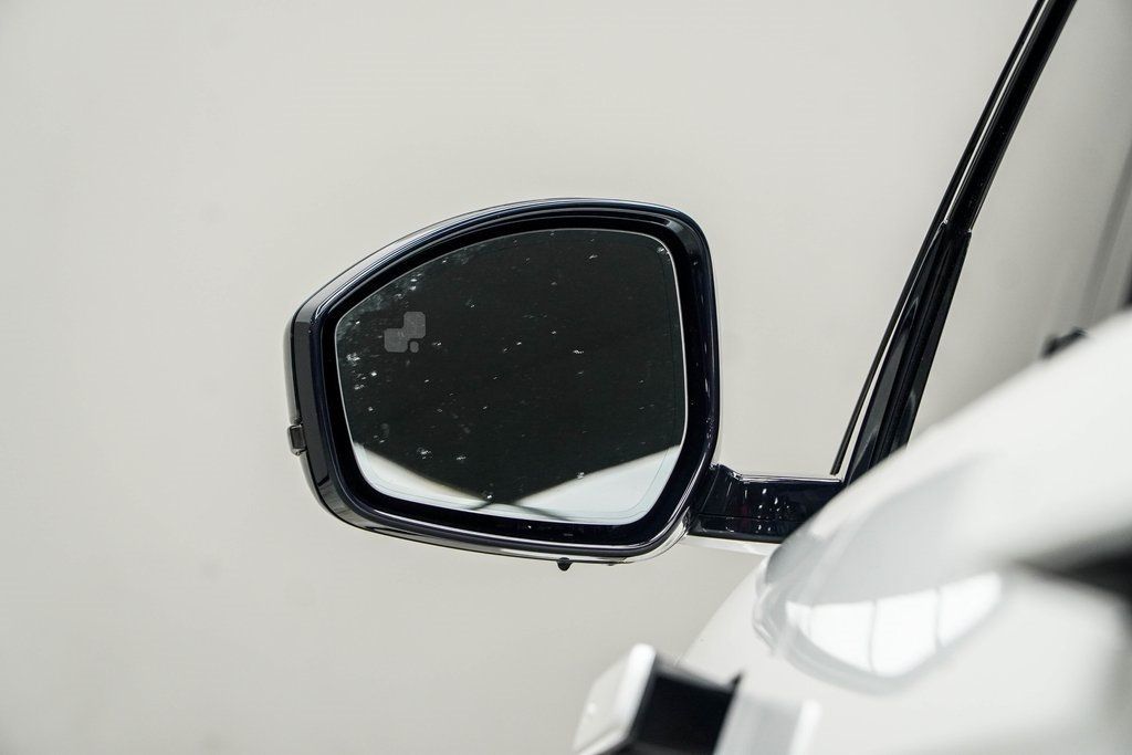 2023 Land Rover Range Rover Evoque R-Dynamic S photo 12