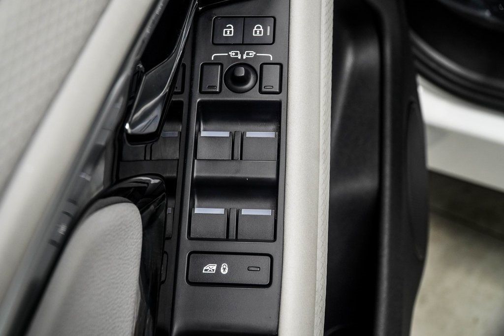 2023 Land Rover Range Rover Evoque R-Dynamic S photo 29