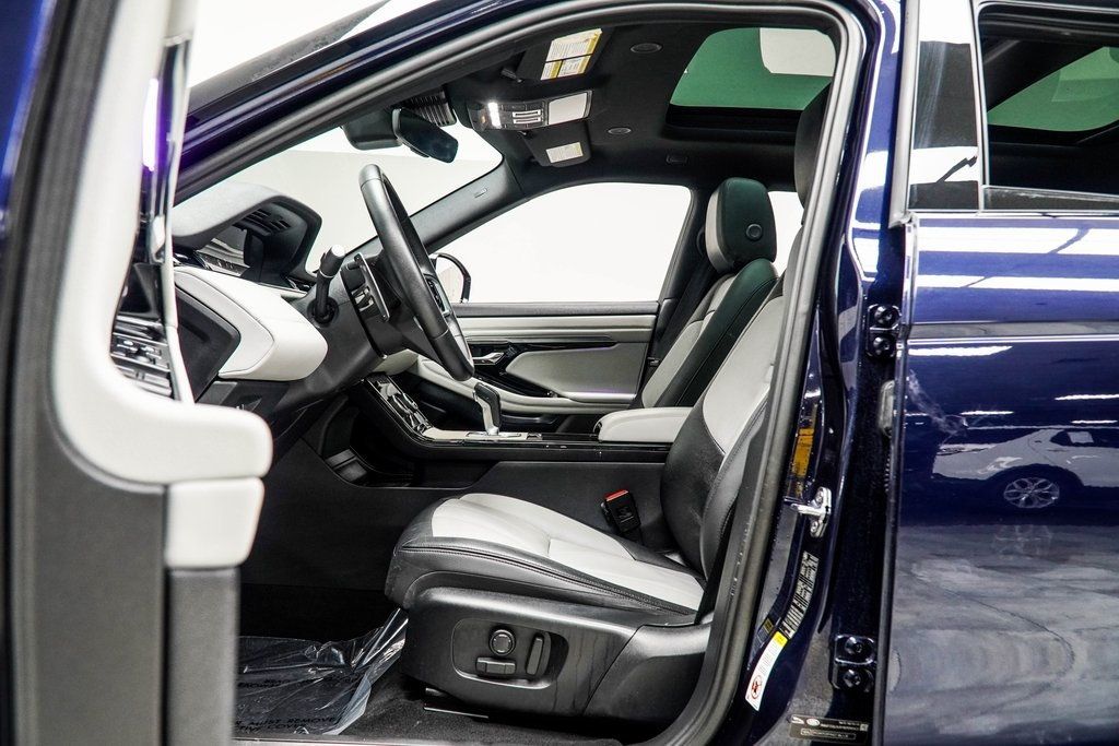 2023 Land Rover Range Rover Evoque R-Dynamic SE photo 30