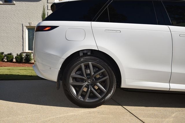 2023 Land Rover Range Rover Sport SE Dynamic photo 32