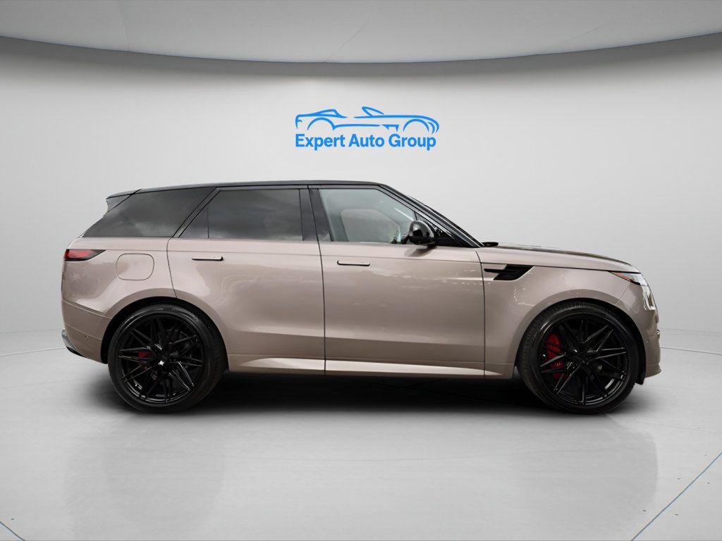 2023 Land Rover Range Rover Sport SE photo 3