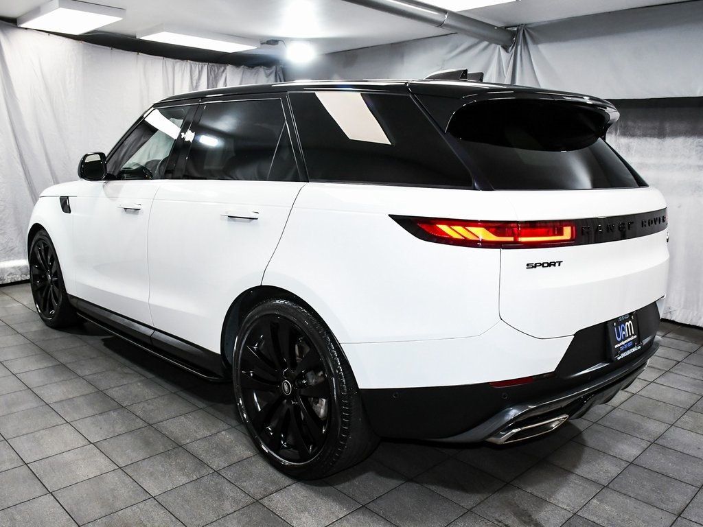 2023 Land Rover Range Rover Sport SE photo 4