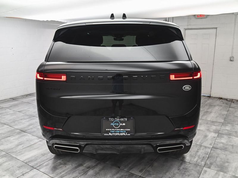 2023 Land Rover Range Rover Sport SE photo 4