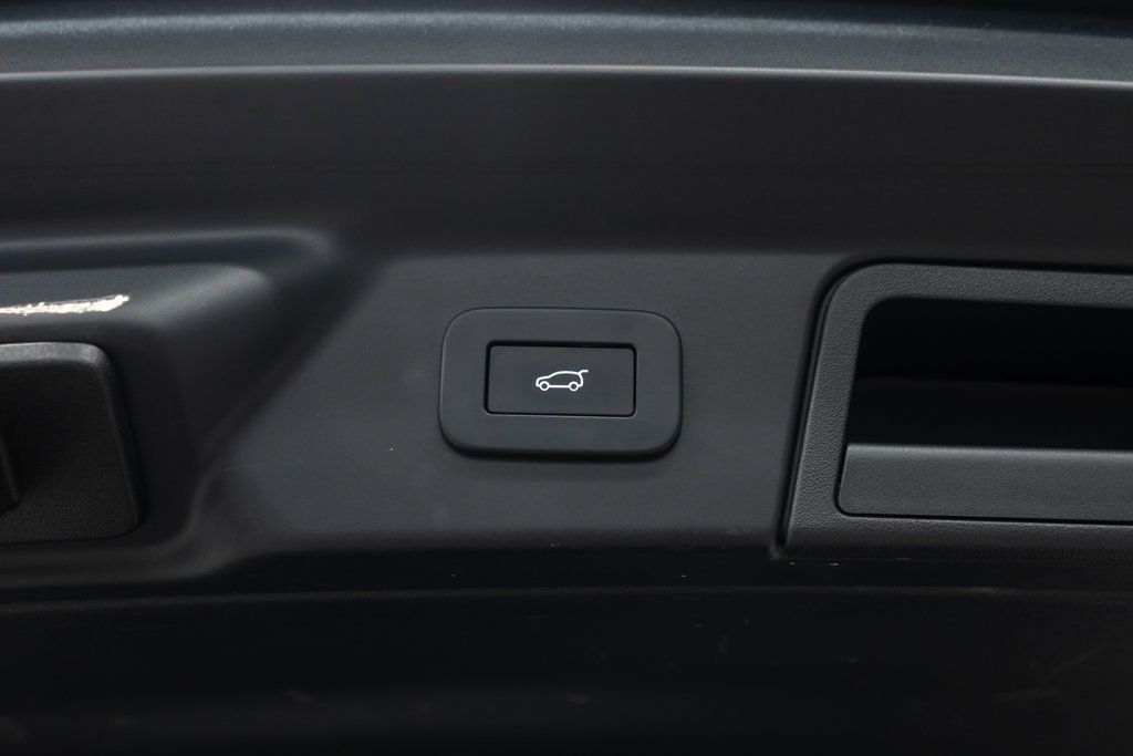 2023 Land Rover Range Rover Velar P250 R-Dynamic S - 23037152 - 29