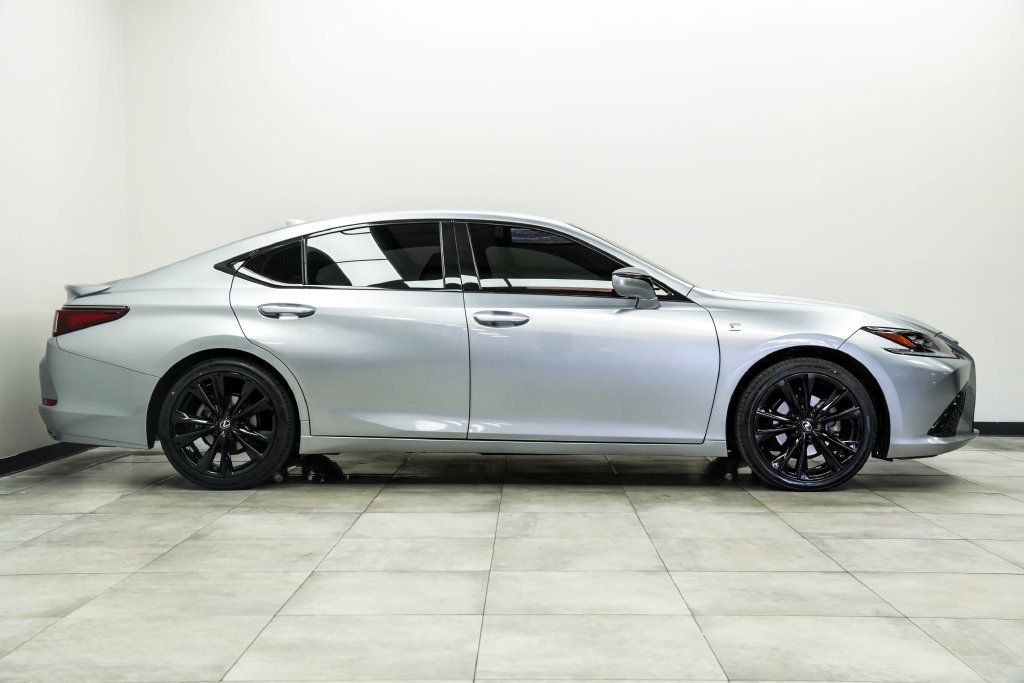 Lexus ES photo 11