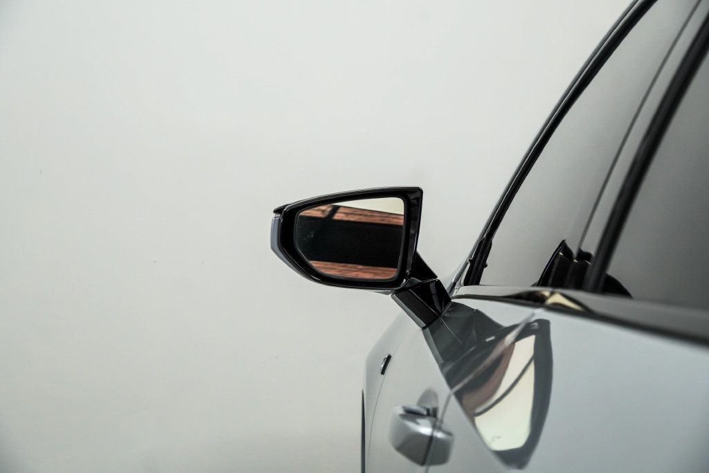 Lexus ES photo 14