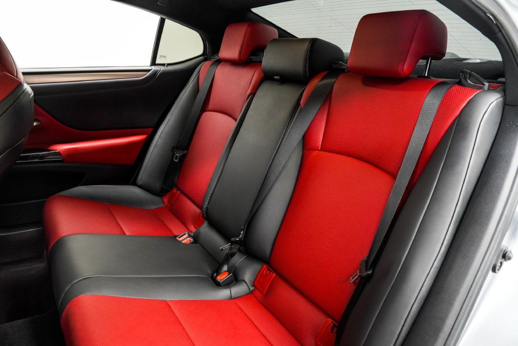 Lexus ES photo 17