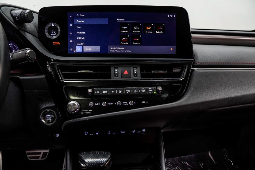 Lexus ES photo 26