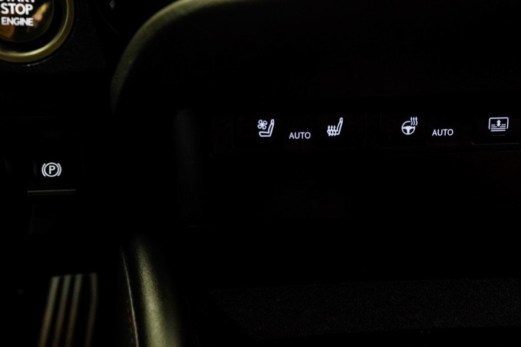 Lexus ES photo 28
