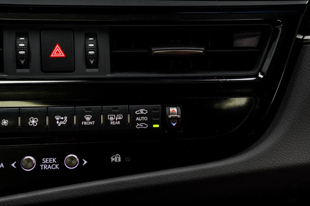 Lexus ES photo 29