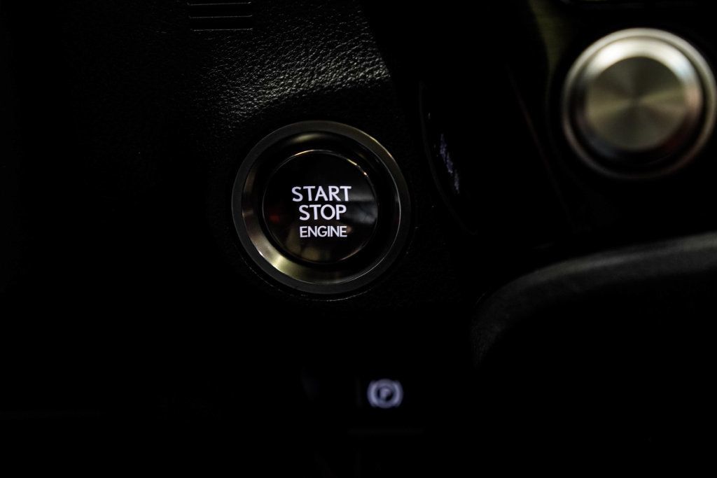 Lexus ES photo 31