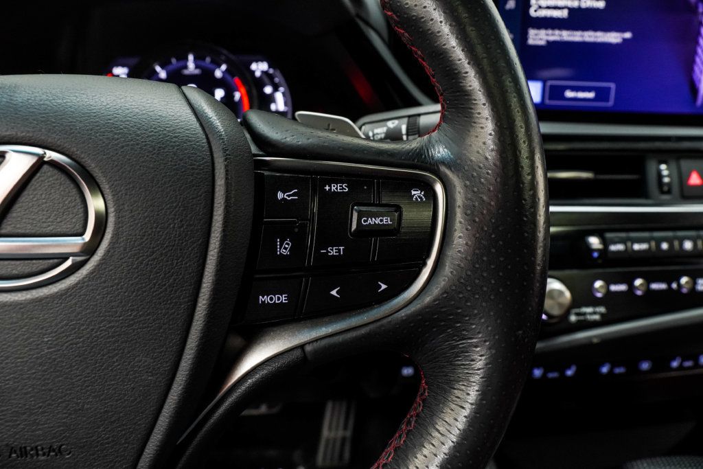 Lexus ES photo 35