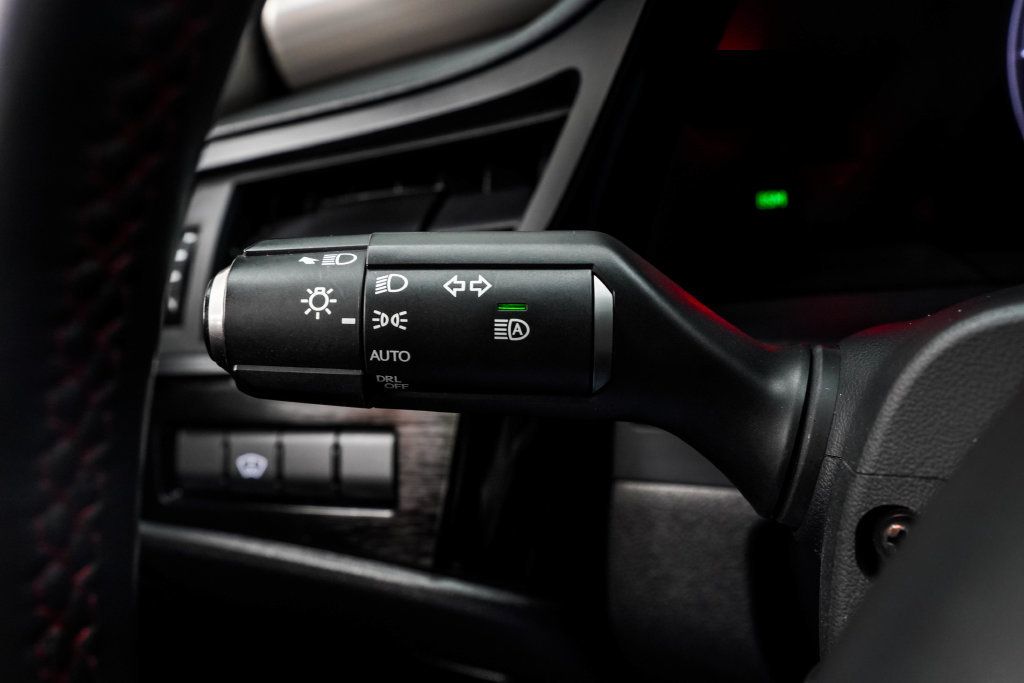Lexus ES photo 38