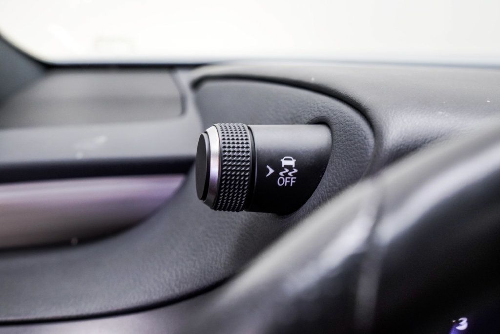 Lexus ES photo 40