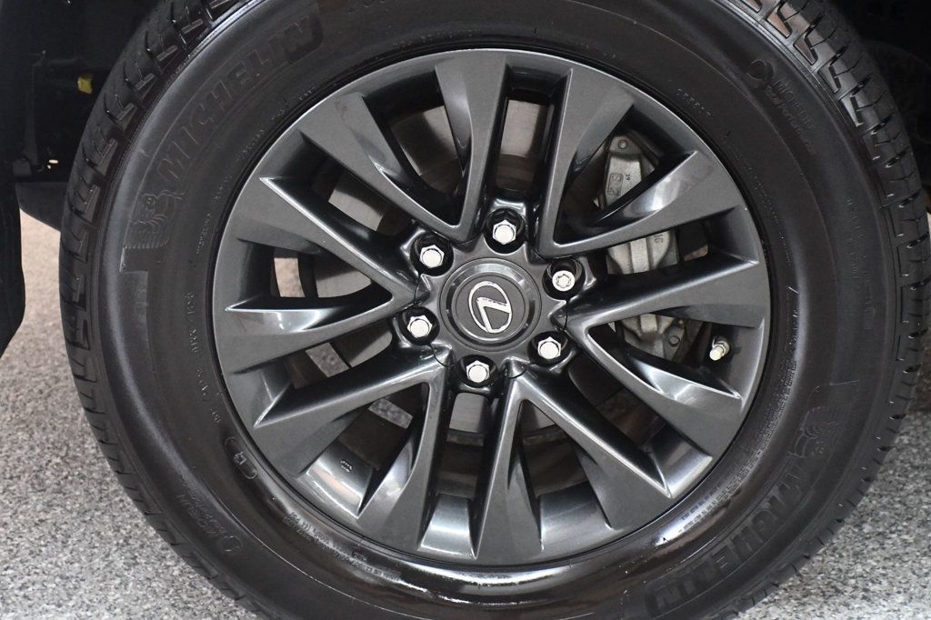 Lexus GX photo 18