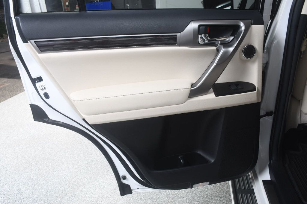 Lexus GX photo 24