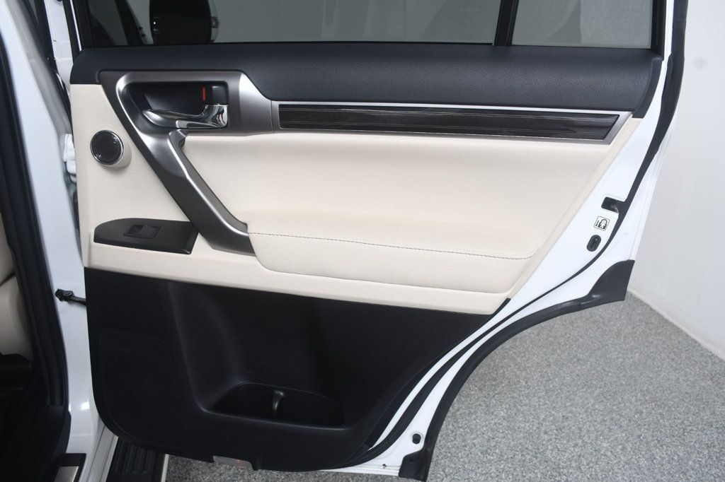 Lexus GX photo 25