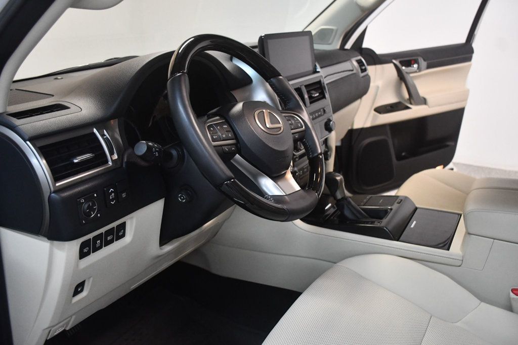 Lexus GX photo 28