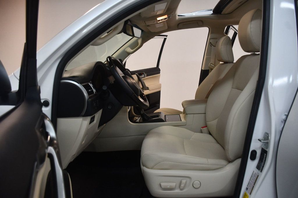 Lexus GX photo 30