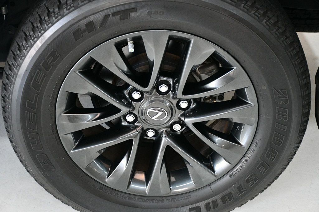 2023 Lexus GX Premium photo 19