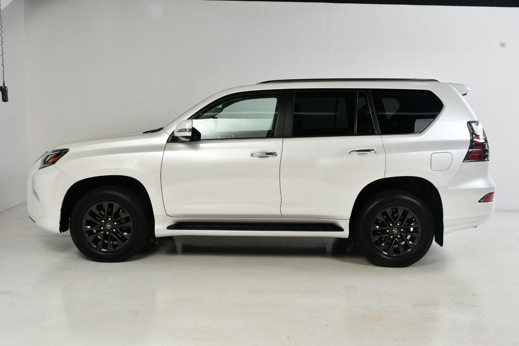 2023 Lexus GX Premium photo 3