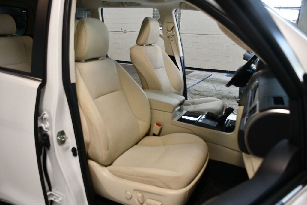 2023 Lexus GX Premium photo 32