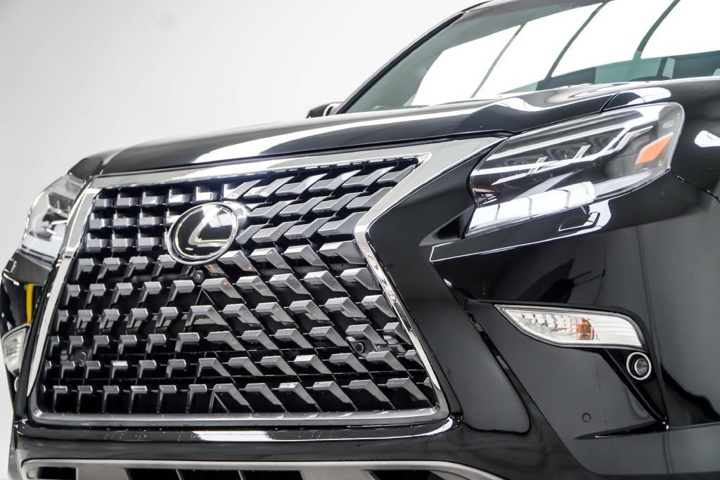 Lexus GX photo 2