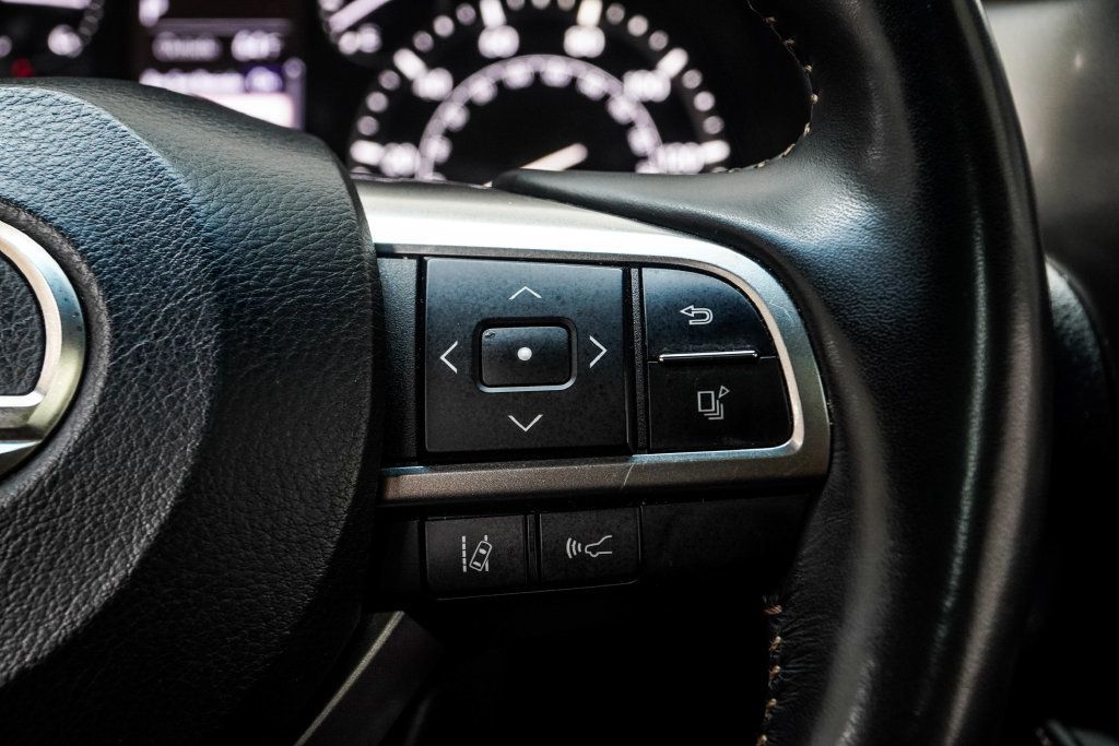 Lexus GX photo 25