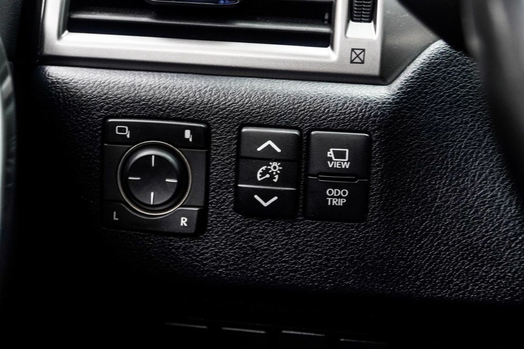 Lexus GX photo 28