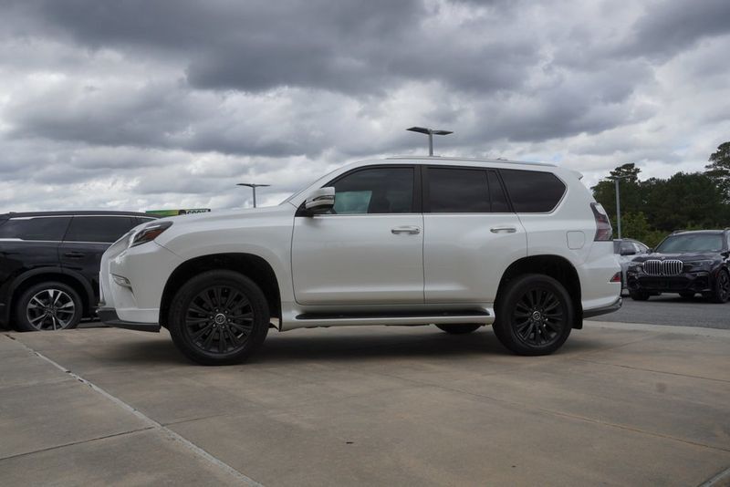 2023 Lexus GX 460 Luxury photo 2
