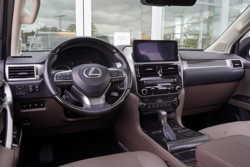 2023 Lexus GX 460 Luxury photo 4