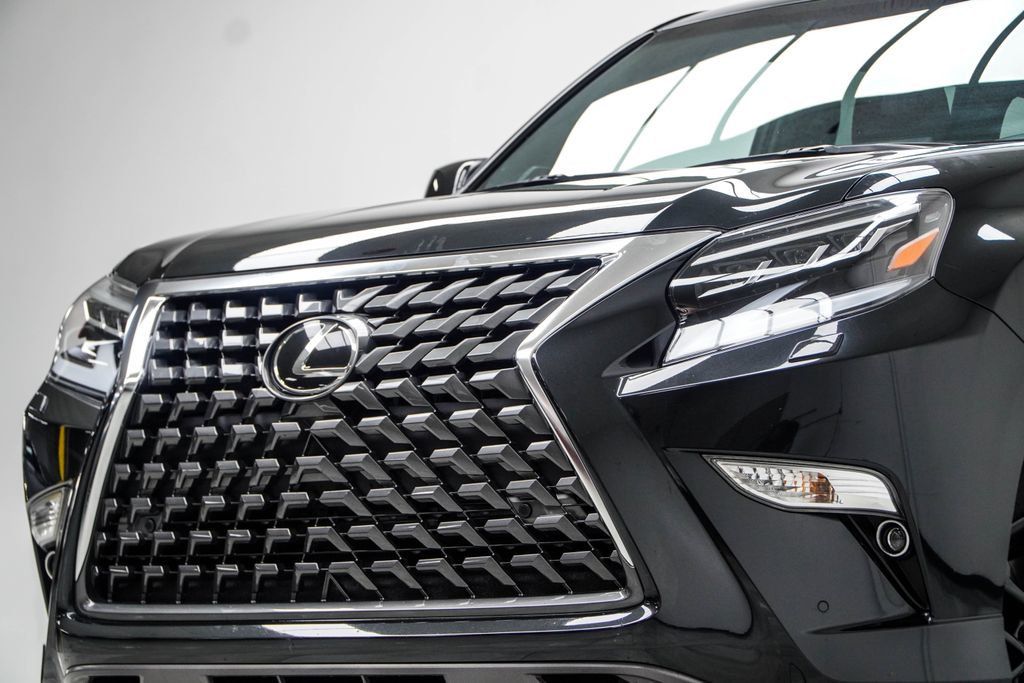 Lexus GX photo 2