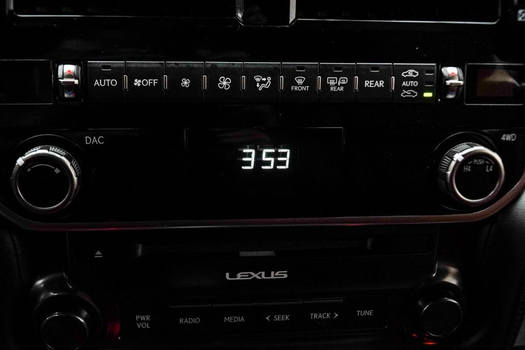 Lexus GX photo 29