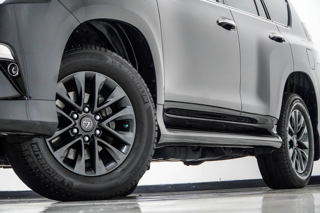 Lexus GX photo 3