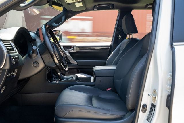 2023 Lexus GX PremiumPlus/SportDesignPkg/2ndRowCaptains/Heated&CooledSeats - 23032055 - 16