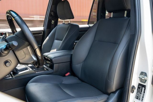 2023 Lexus GX PremiumPlus/SportDesignPkg/2ndRowCaptains/Heated&CooledSeats - 23032055 - 17