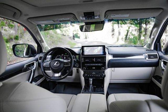 2023 Lexus GX PremiumPlus-SportDesignPkg/2ndRowCaptains/Heated&CooledSeats/NAV - 23082296 - 17