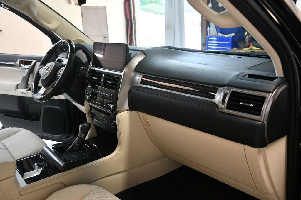 2023 Lexus GX Premium photo 2