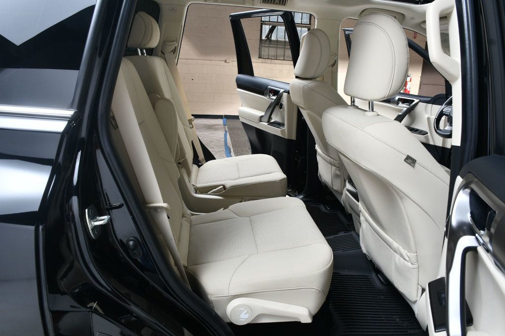 2023 Lexus GX Premium photo 3