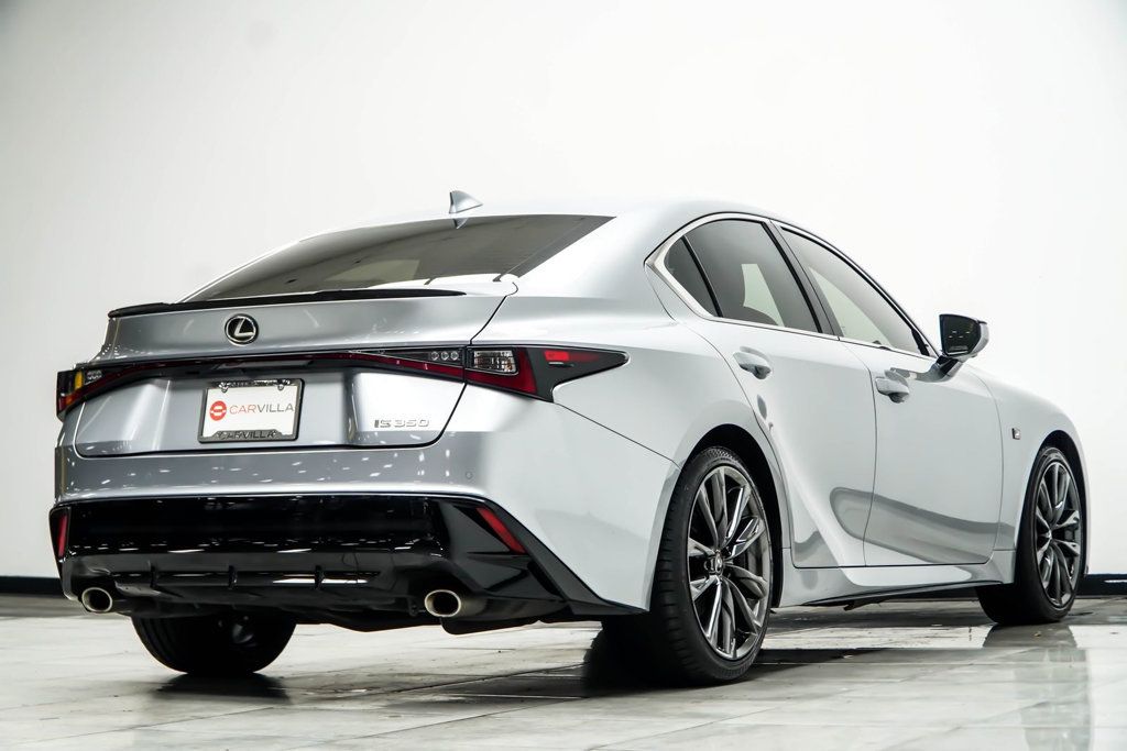 Lexus IS photo 12