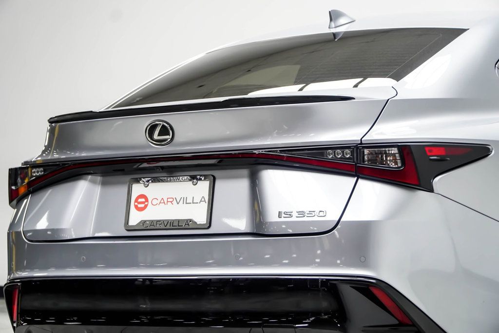 Lexus IS photo 13