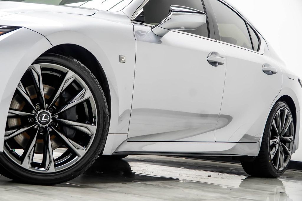 Lexus IS photo 3