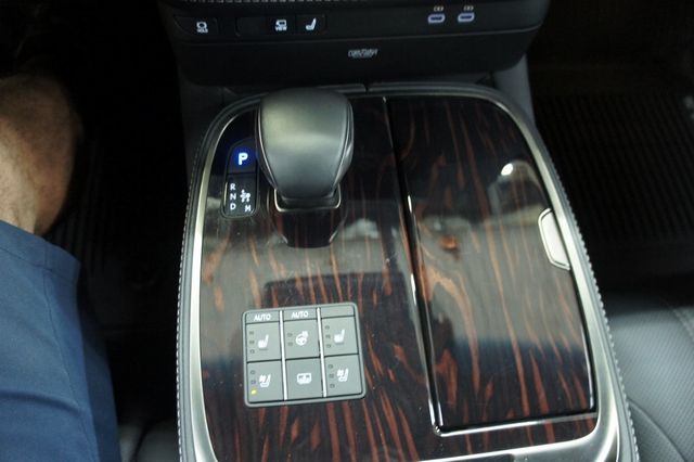 2023 Lexus LS Luxury Pkg, only  6k miles, Immaculate! - 22995446 - 35