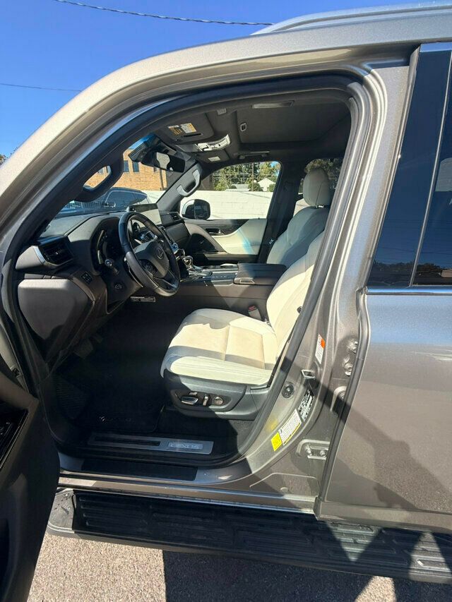 2023 Lexus LX MSRP$112280/Luxury/ActiveHeightControl/RearSeatEntertainment/NAV - 22930059 - 9
