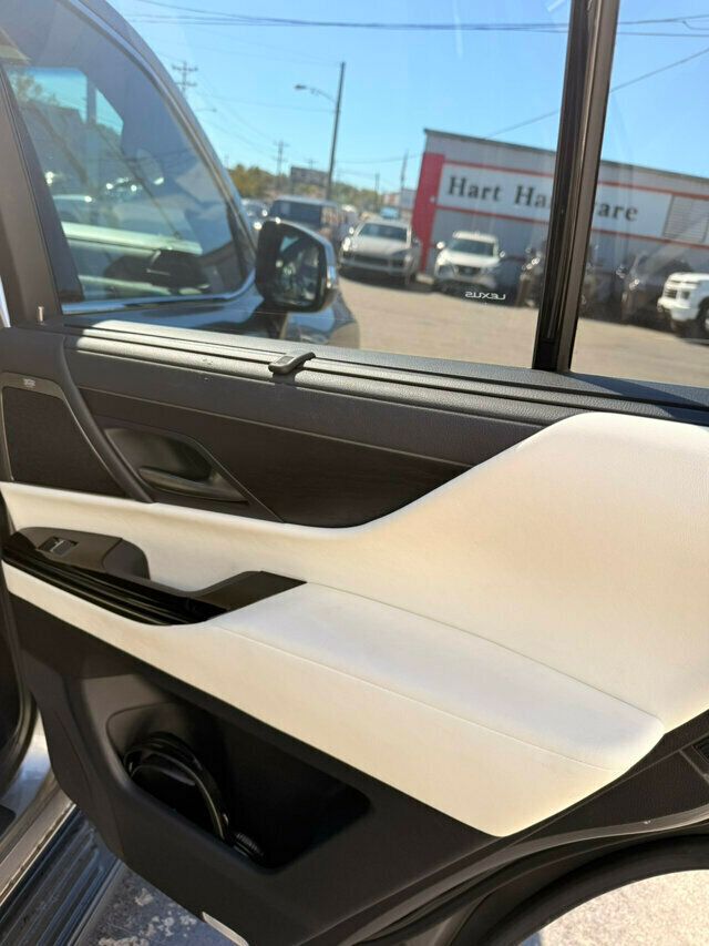 2023 Lexus LX MSRP$112280/Luxury/ActiveHeightControl/RearSeatEntertainment/NAV - 22930059 - 17