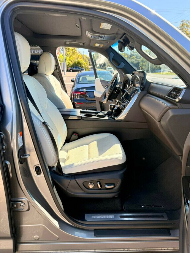 2023 Lexus LX MSRP$112280/Luxury/ActiveHeightControl/RearSeatEntertainment/NAV - 22930059 - 19