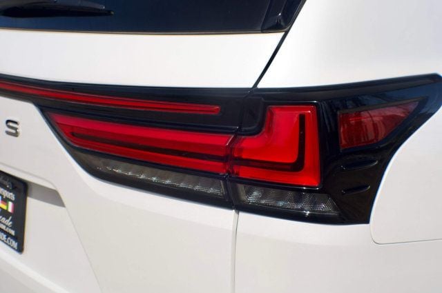 2023 Lexus LX Premium Pkg/Heated&Cooled Front-Rear Seats/Blind Spot/NAV/360Cam - 22985532 - 11